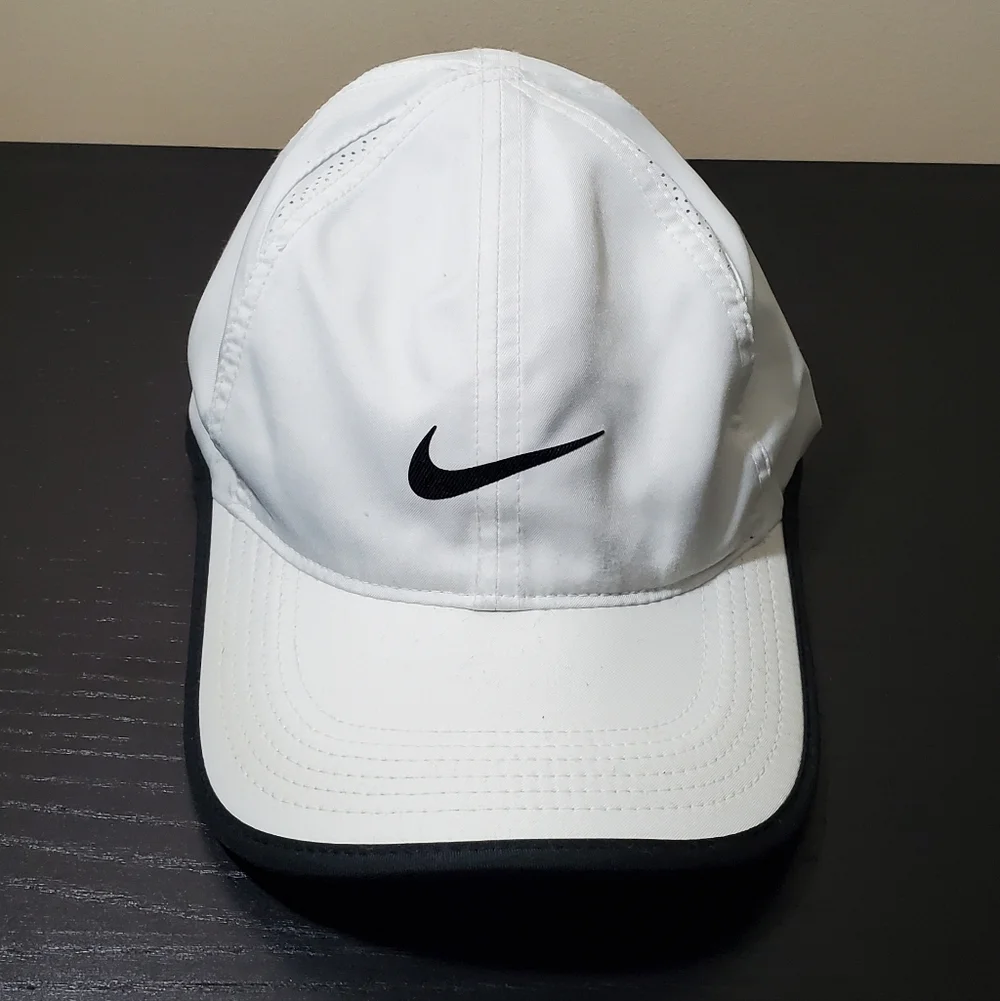 Nike Featherlight Dri-fit Cap with Black Logo - Picture 1 of 2
